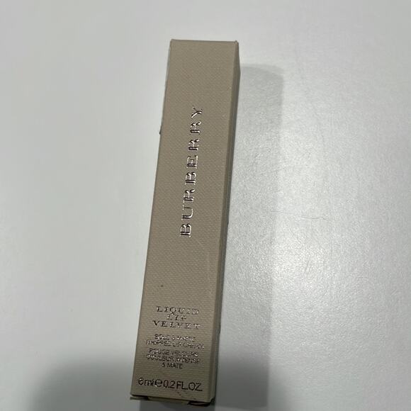 Burberry Liquid Lip Velvet Military Red - Picture 4 of 7